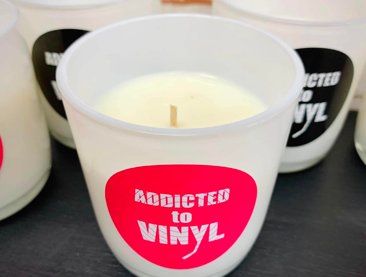 CANDLE - ADDICTED TO VINYL - BLACK